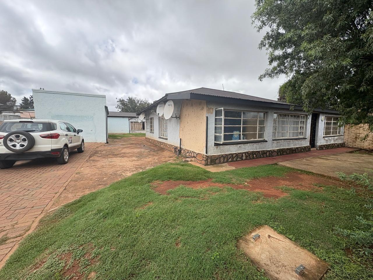 11 Bedroom House in Homelake