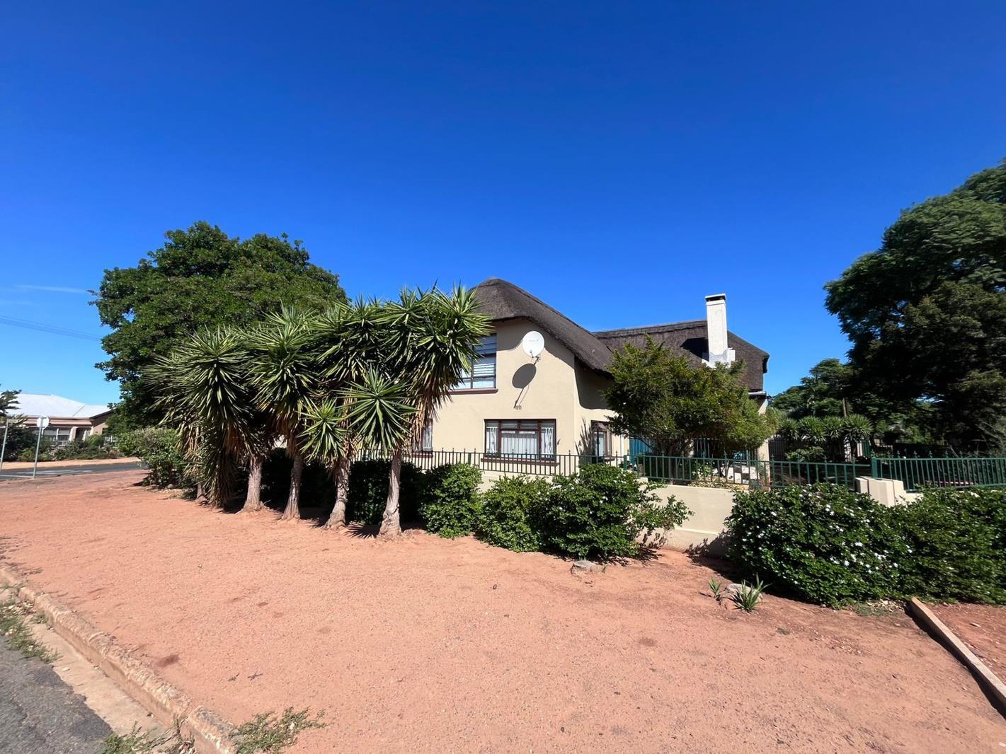 5 Bedroom House in Roux Park