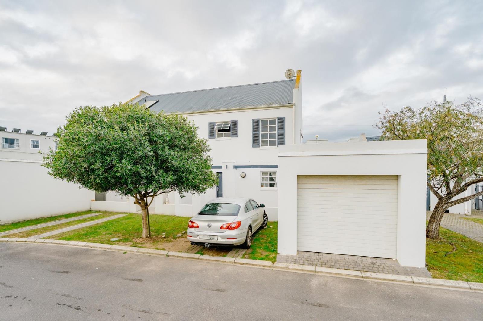 3 Bedroom Townhouse in Cloetesville
