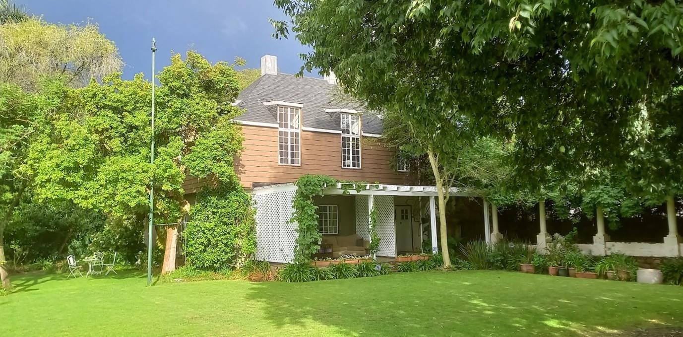 2 Bedroom Garden Cottage in Waverley