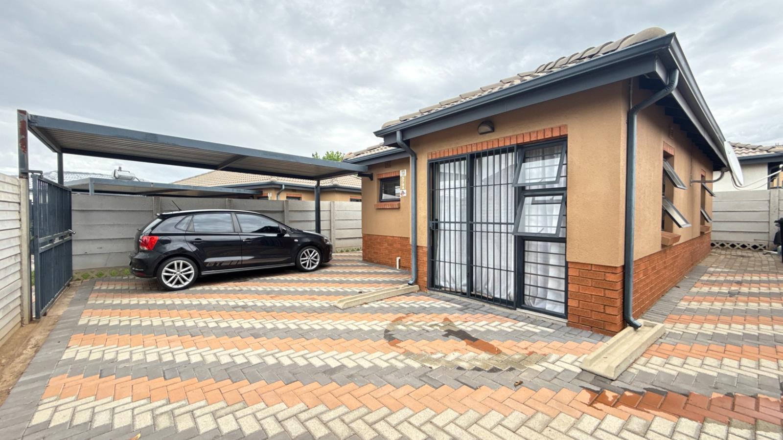 2 Bedroom House in Albertsdal