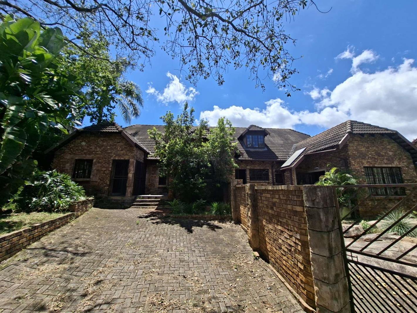 4 Bedroom House in Sonheuwel
