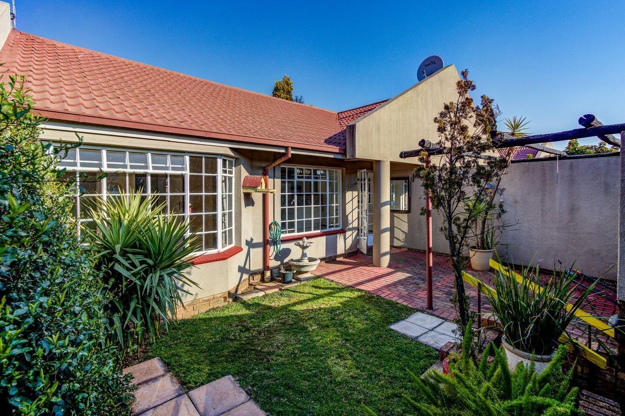 2 Bedroom Townhouse in Glen Marais
