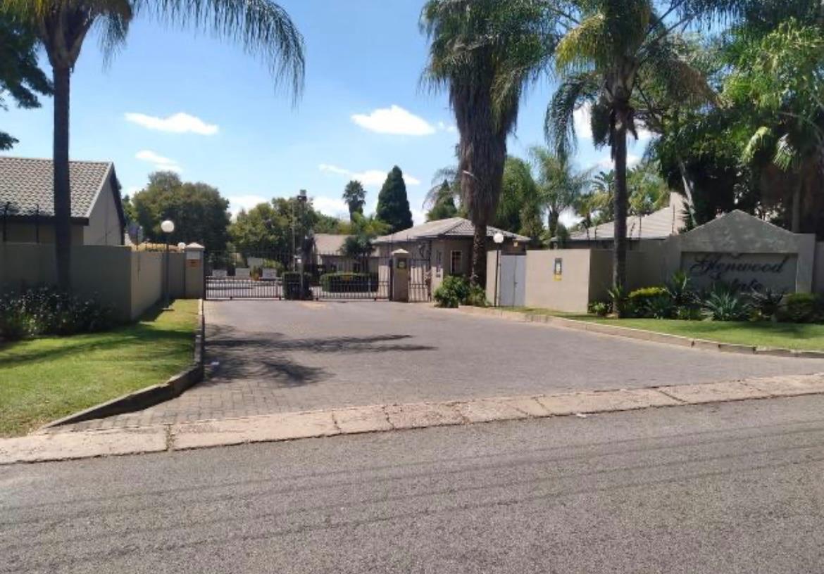 2 Bedroom Simplex in Lynnwood Glen