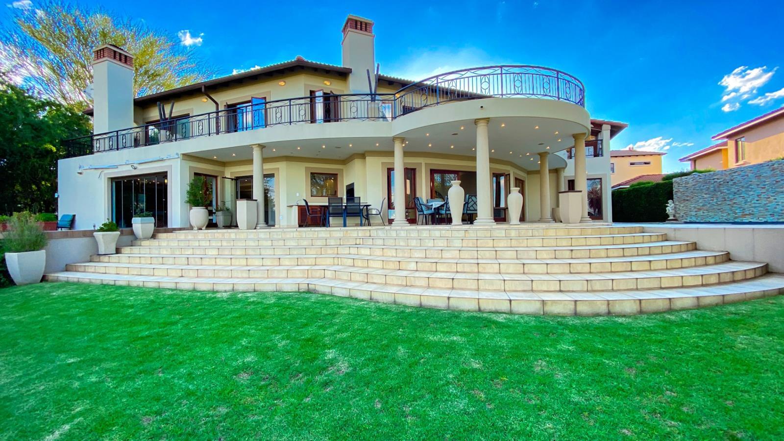 5 Bedroom House in Blue Valley Golf Estate