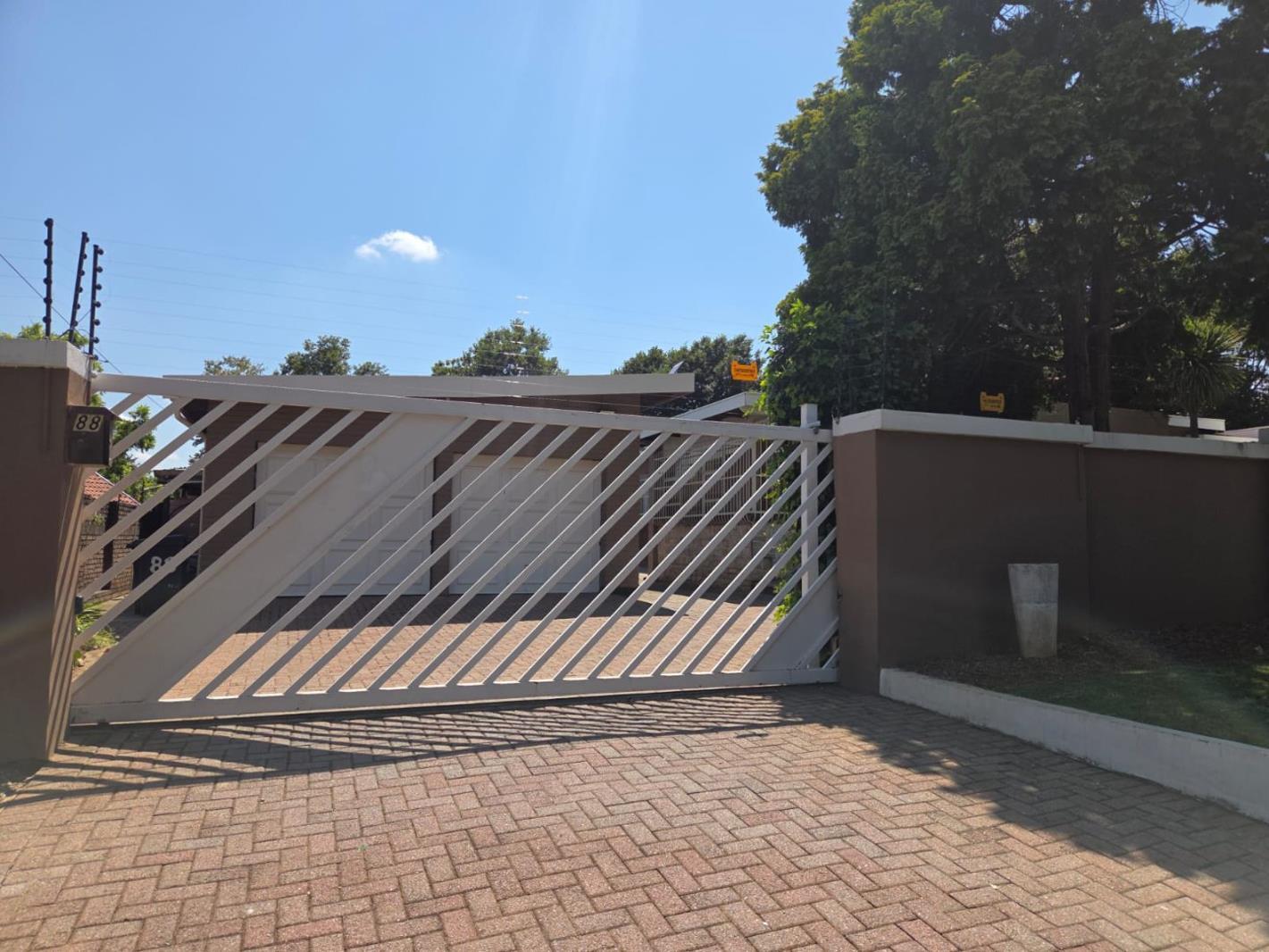 4 Bedroom House in Noordheuwel