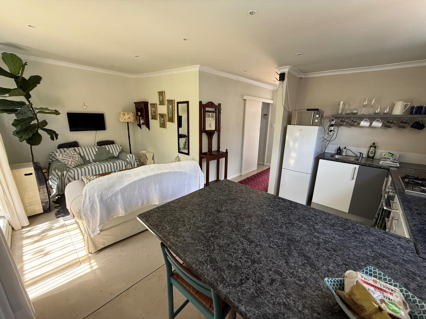 1 Bedroom Garden Cottage in Meadowridge