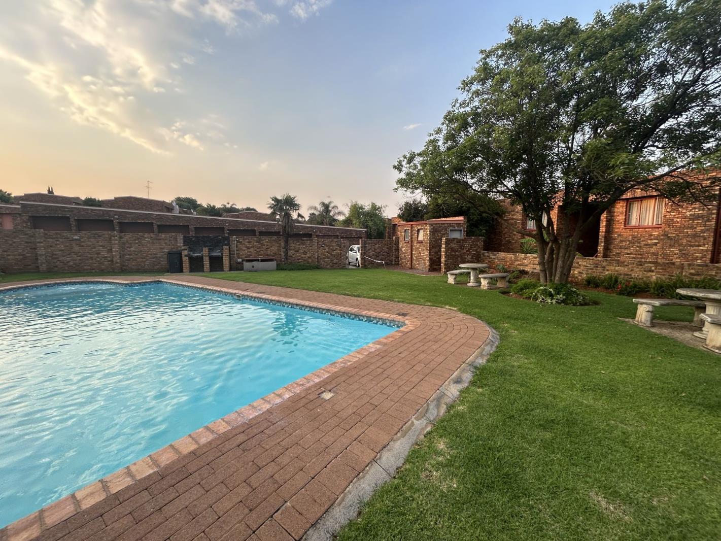 2 Bedroom Apartment in Zwartkop