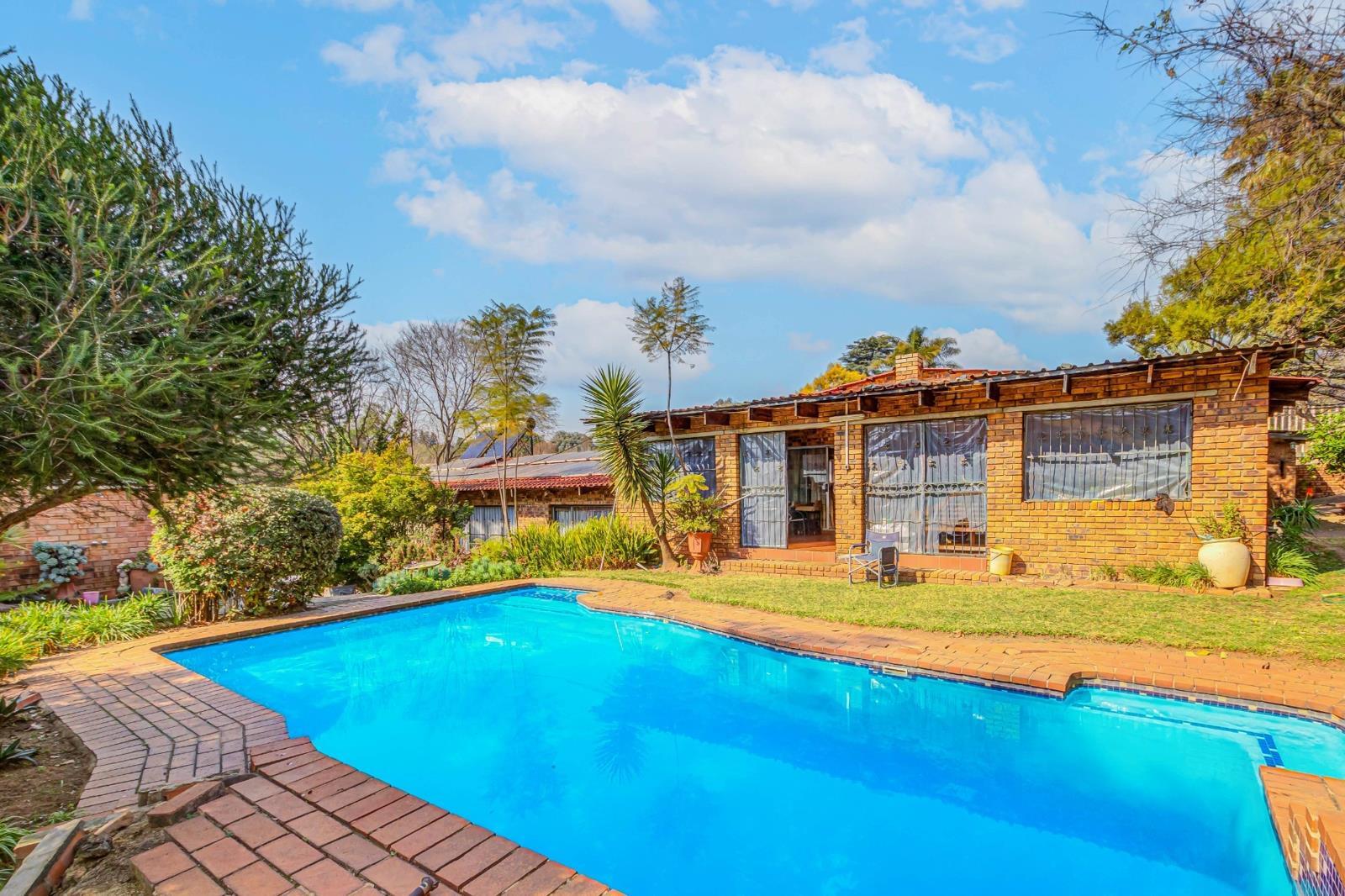12 Bedroom House in Ferndale
