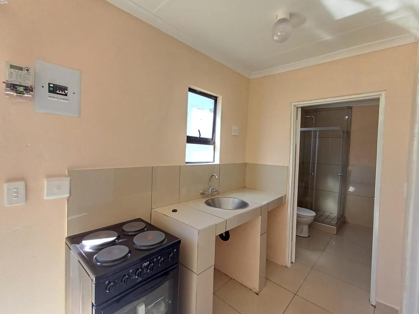 2 Bedroom Garden Cottage in Maraisburg