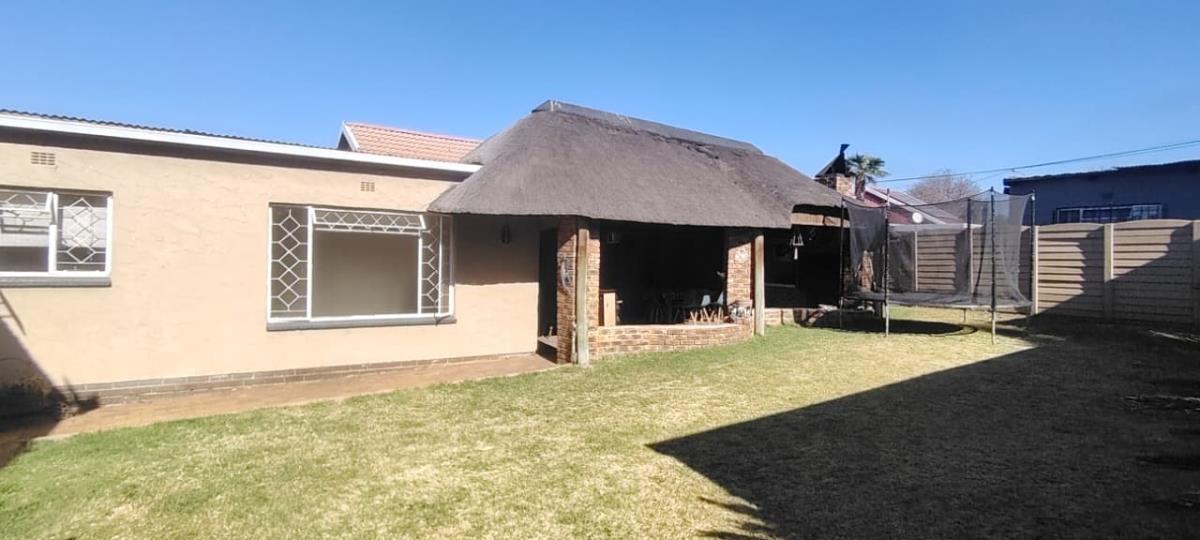 3 Bedroom House in Woodmere