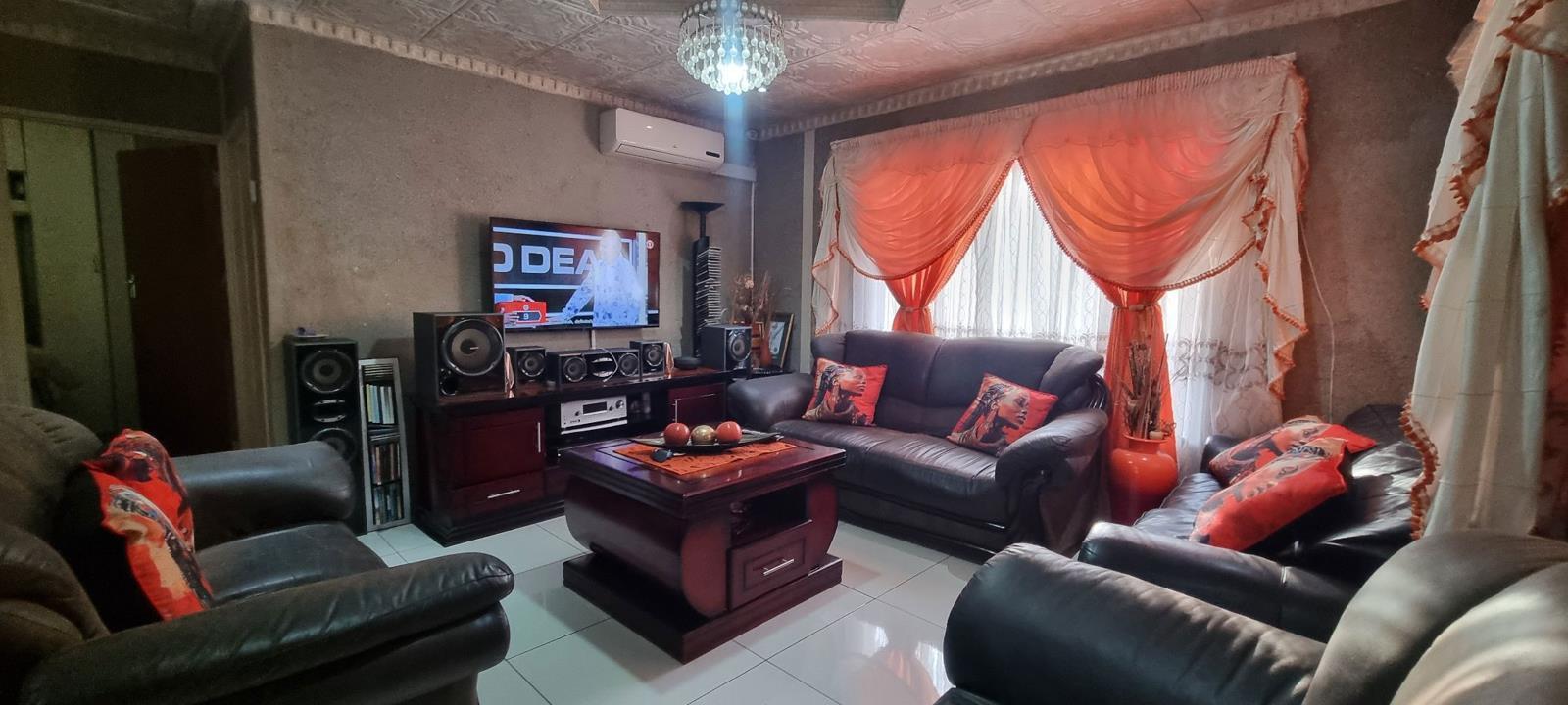 2 Bedroom House in Ipeleng