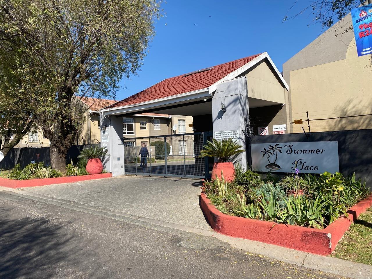 2 Bedroom Townhouse in Verwoerdpark