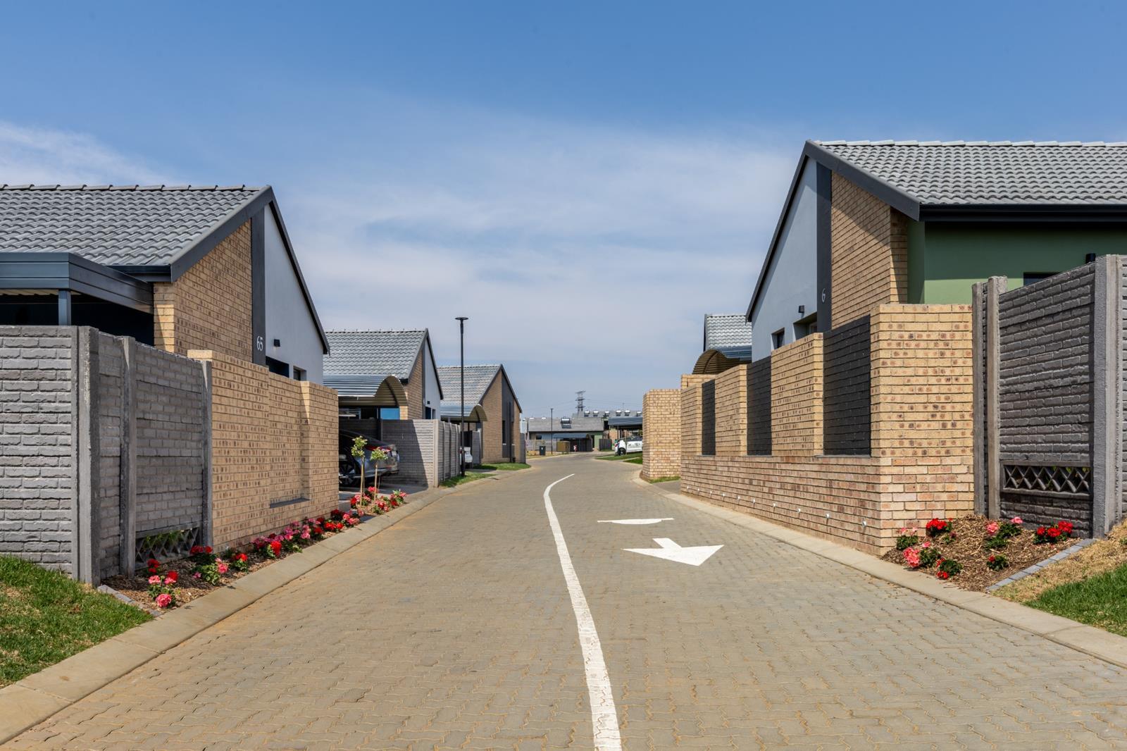 3 Bedroom House in Die Hoewes
