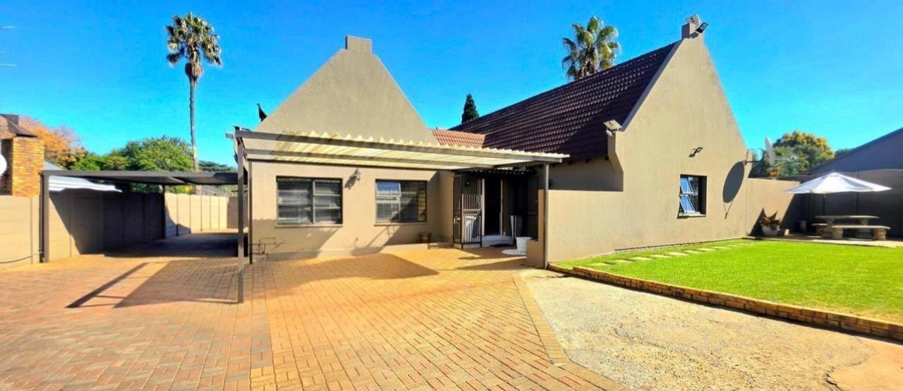 4 Bedroom House in Brackendowns