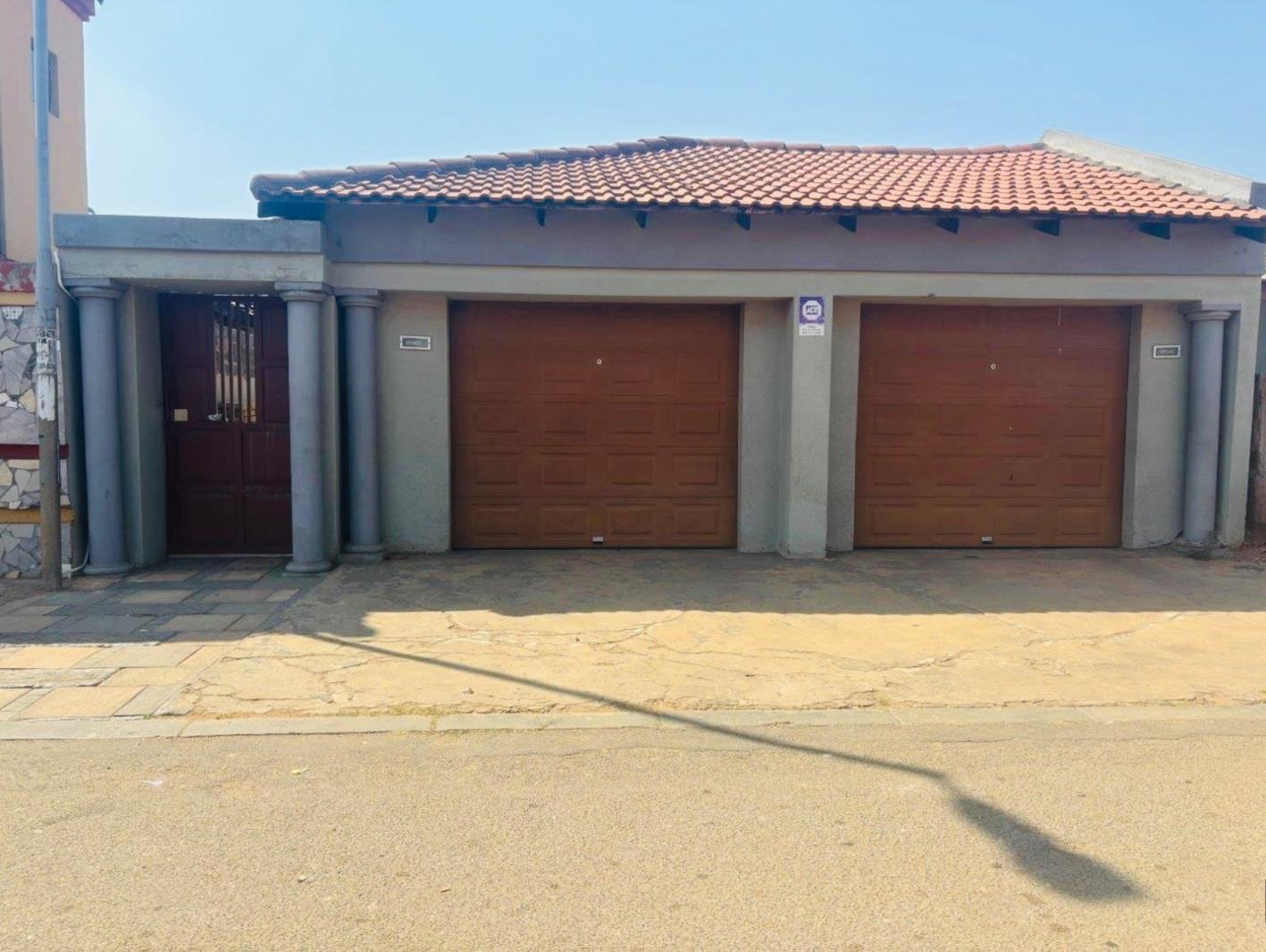 2 Bedroom House in Protea Glen