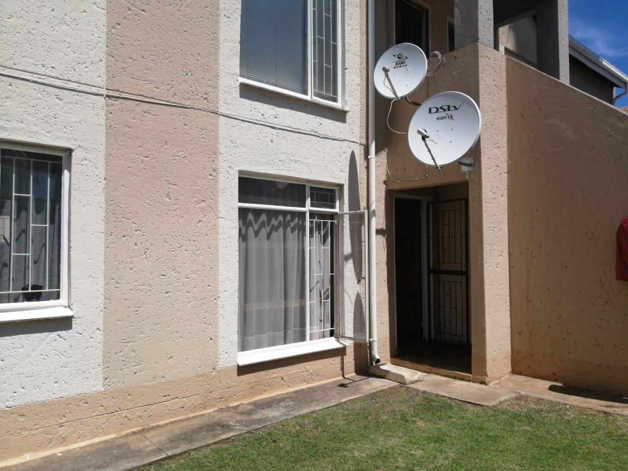 2 Bedroom Simplex in Kanoniers Park