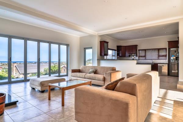 6 Bedroom House in Bettys Bay