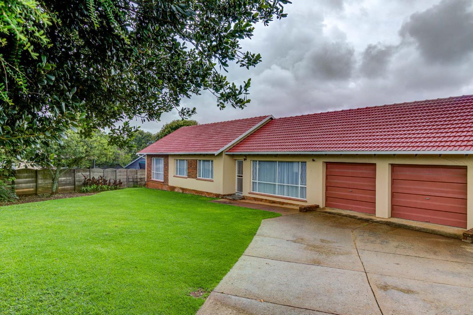 3 Bedroom House in Van Riebeeck Park