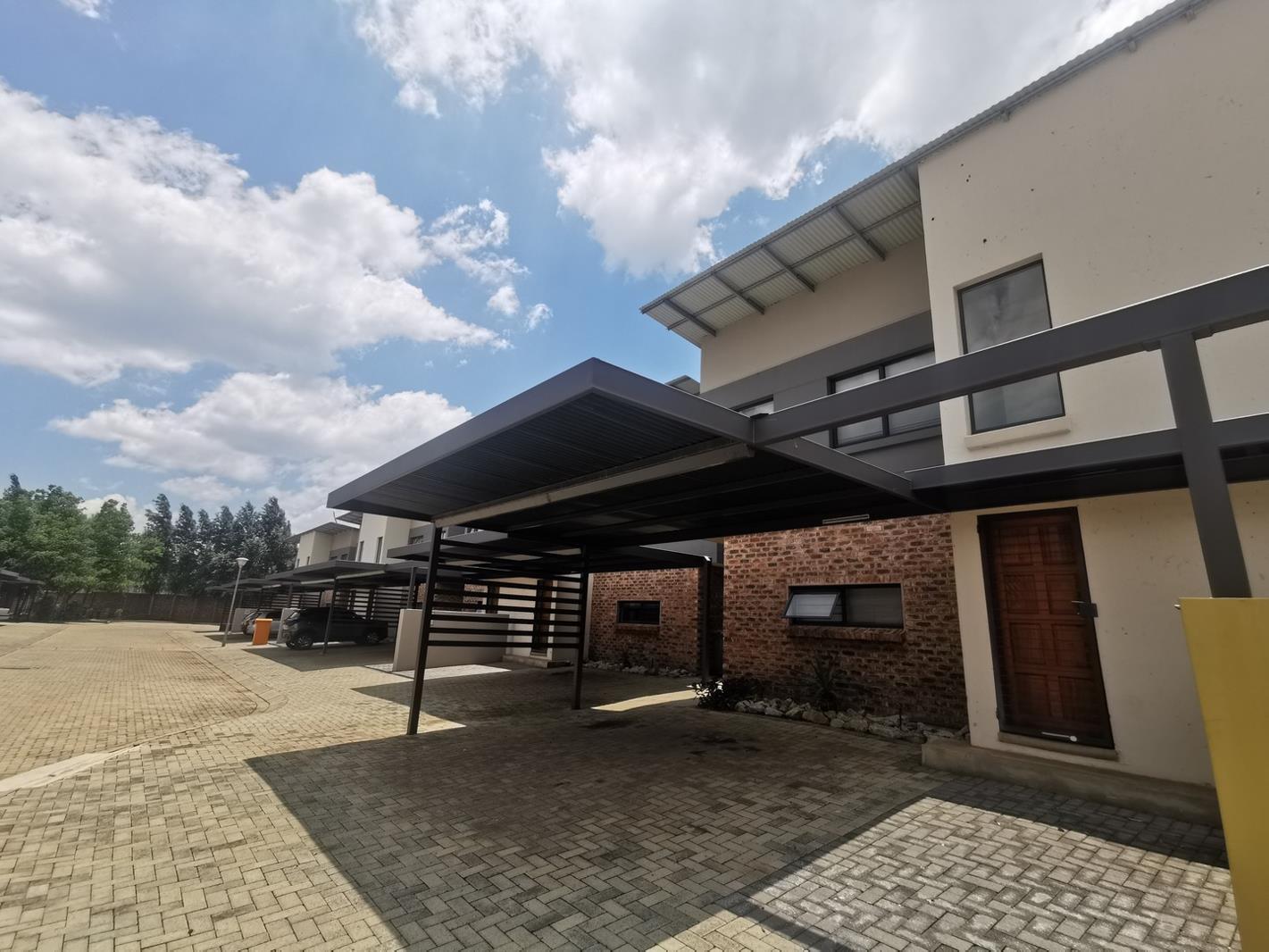 3 Bedroom Duplex in Mooivallei Park