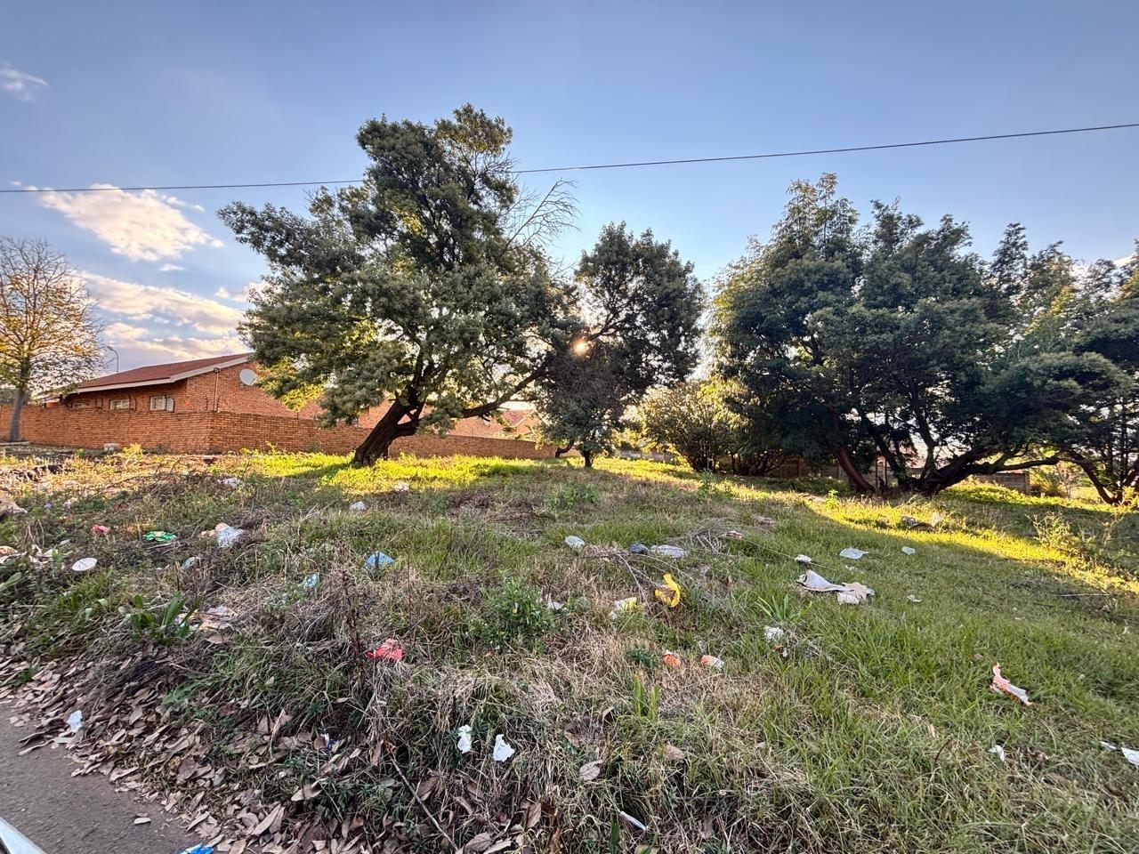 1 004 m² Land available in Greenhills