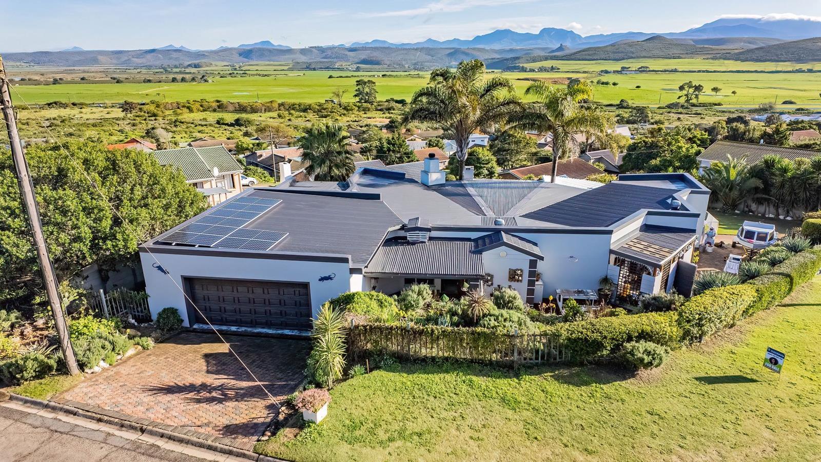 5 Bedroom House in Klein Brak Rivier