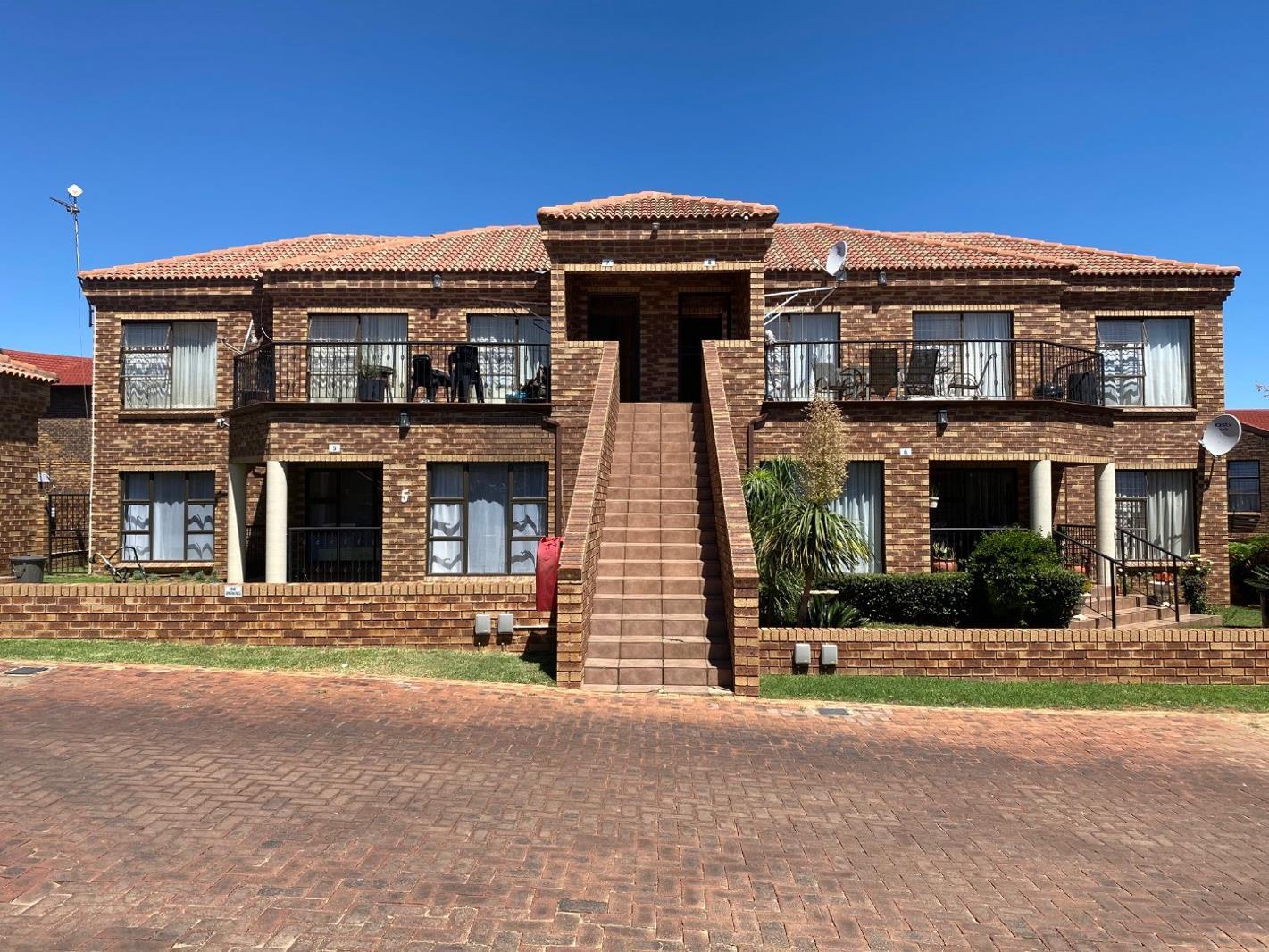 2 Bedroom Townhouse in Liefde en Vrede
