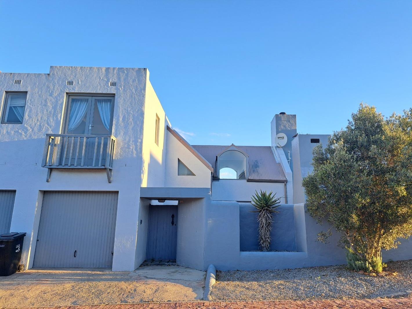 2 Bedroom House in Bredasdorp