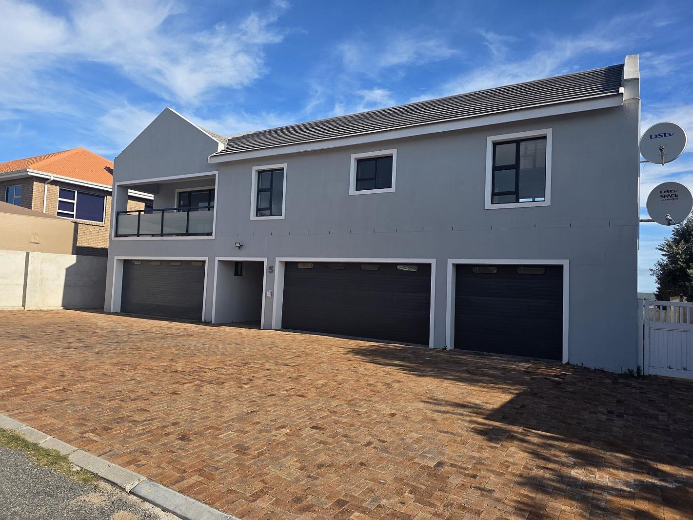 6 Bedroom House in Myburgh Park