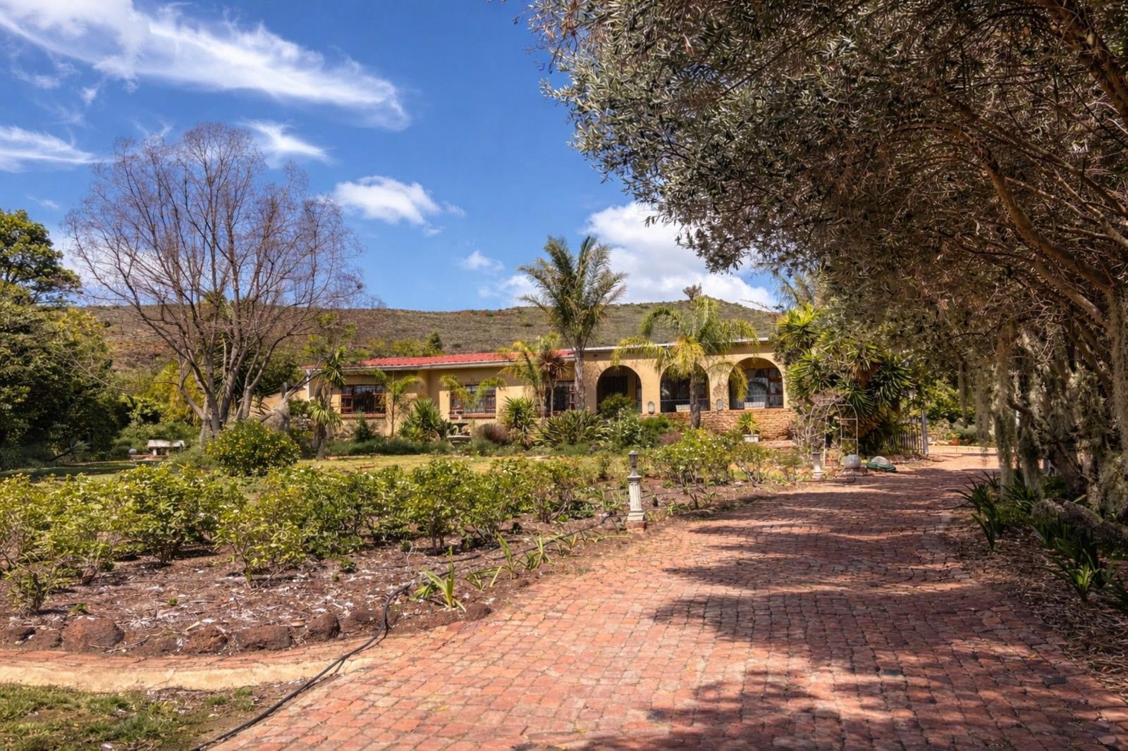 5 Bedroom House in Uniondale