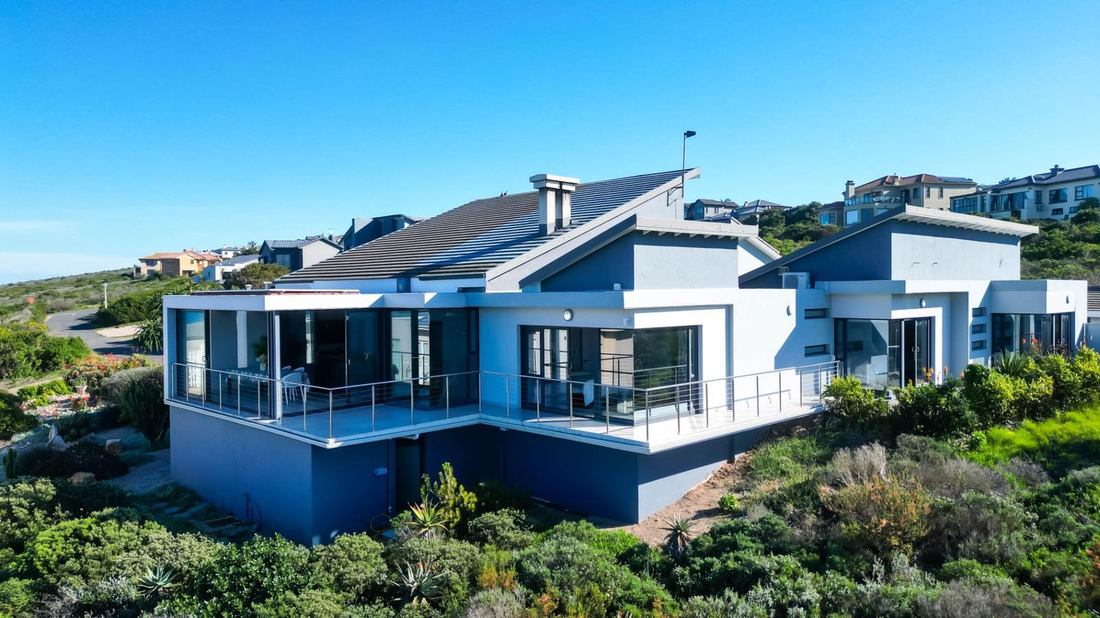 4 Bedroom House in Village On Sea